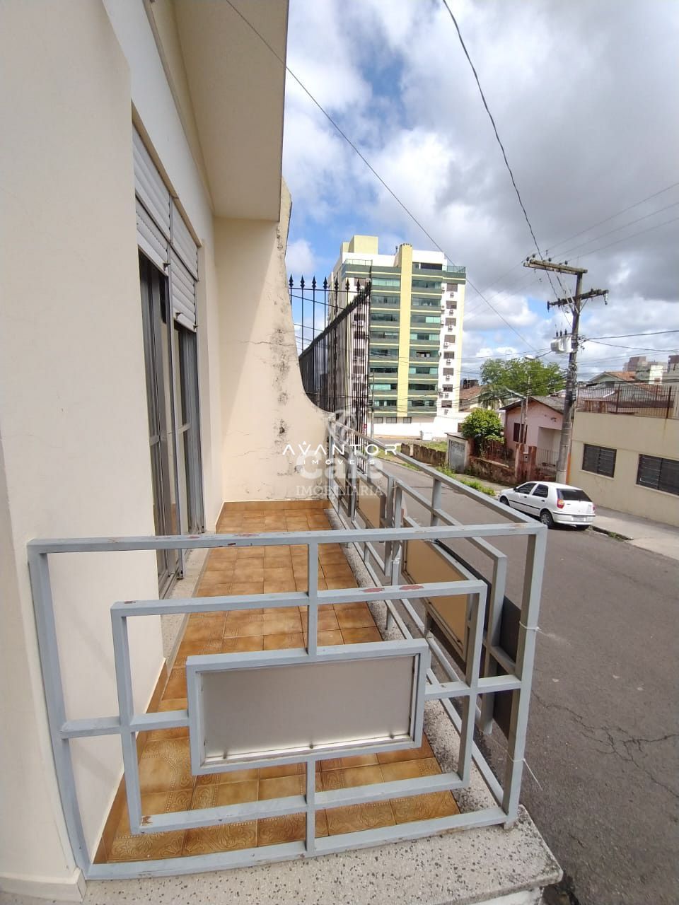Casa De 3 Dormitórios, Suíte, Sala Ampla, Banheiro Social, Banheiro Auxiliar, Cozinha, Áre — Casa com 3 quartos à venda em Nossa Senhora Medianeira, Santa Maria/RS