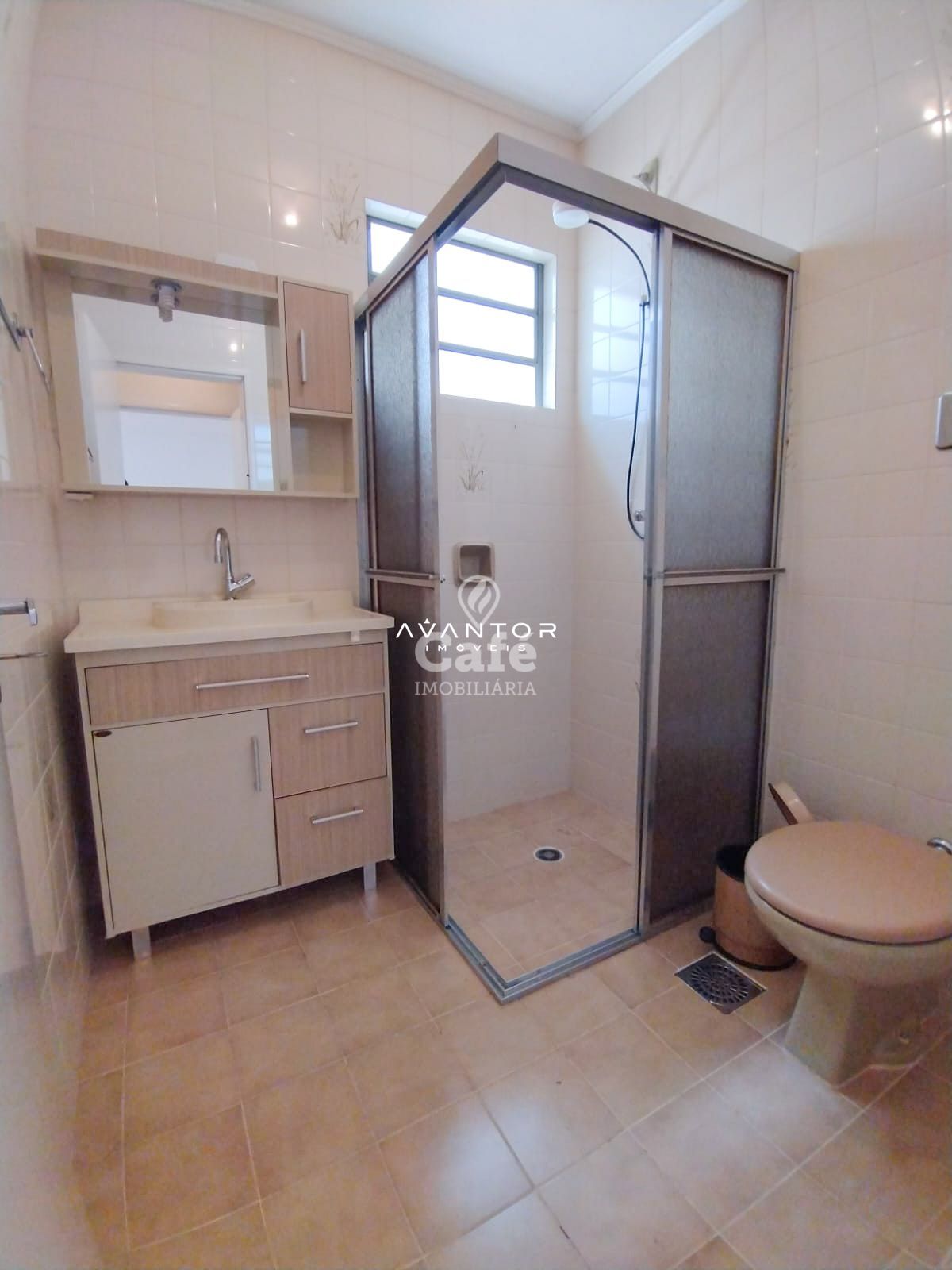 Casa De 3 Dormitórios, Suíte, Sala Ampla, Banheiro Social, Banheiro Auxiliar, Cozinha, Áre — Casa com 3 quartos à venda em Nossa Senhora Medianeira, Santa Maria/RS