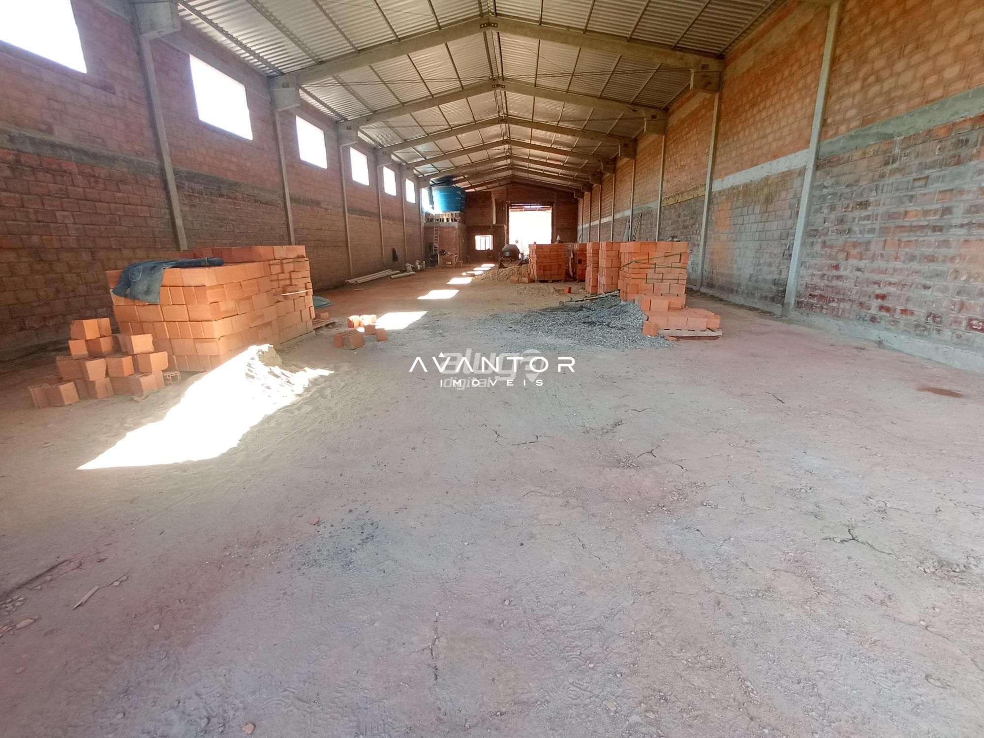 Pavilhão Amplo De 756 m² para Alugar em Excelente Localização — Pavilhão com 2 salas para alugar em Pé de Plátano, Santa Maria/RS