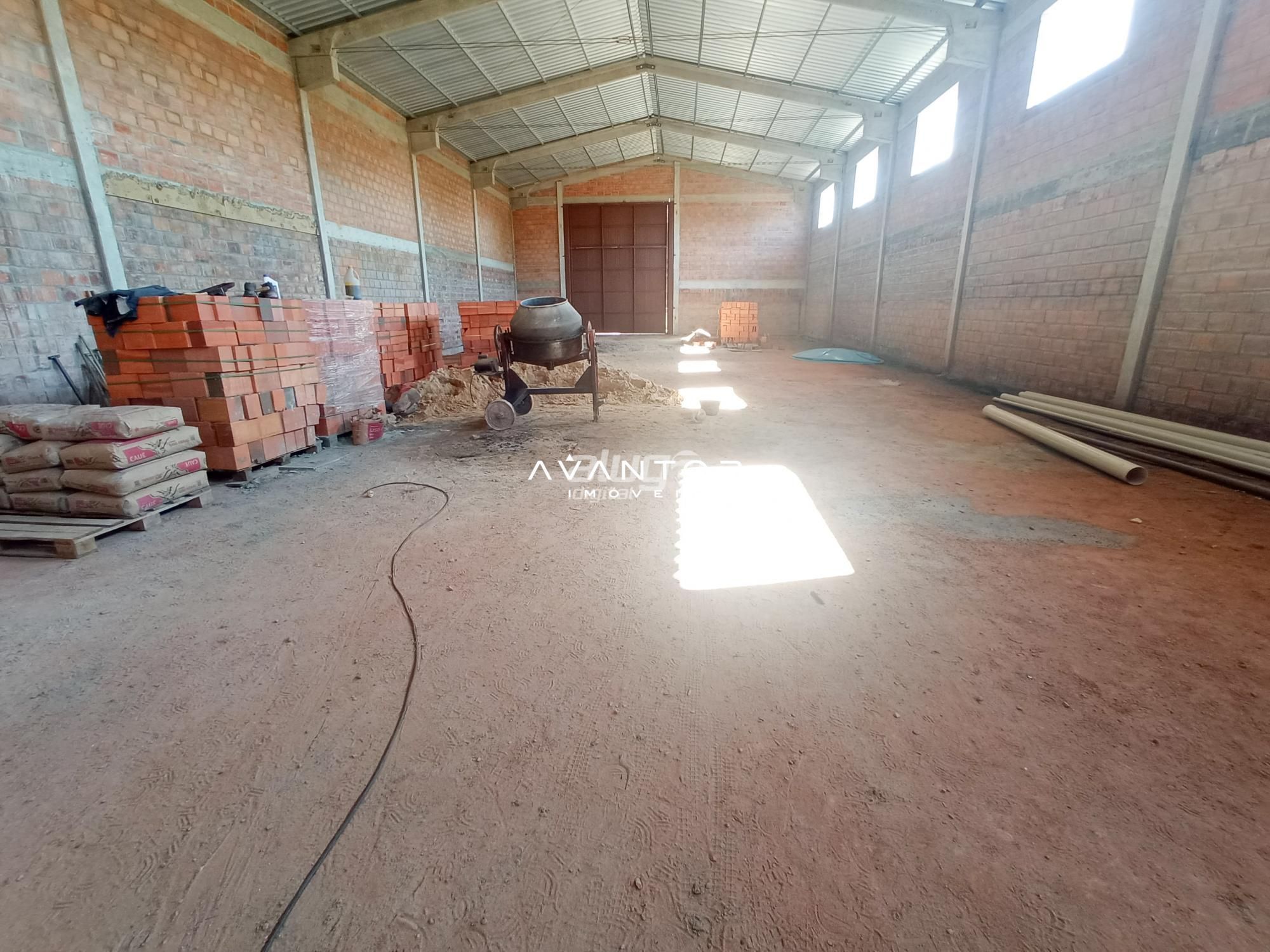 Pavilhão Amplo De 756 m² para Alugar em Excelente Localização — Pavilhão com 2 salas para alugar em Pé de Plátano, Santa Maria/RS