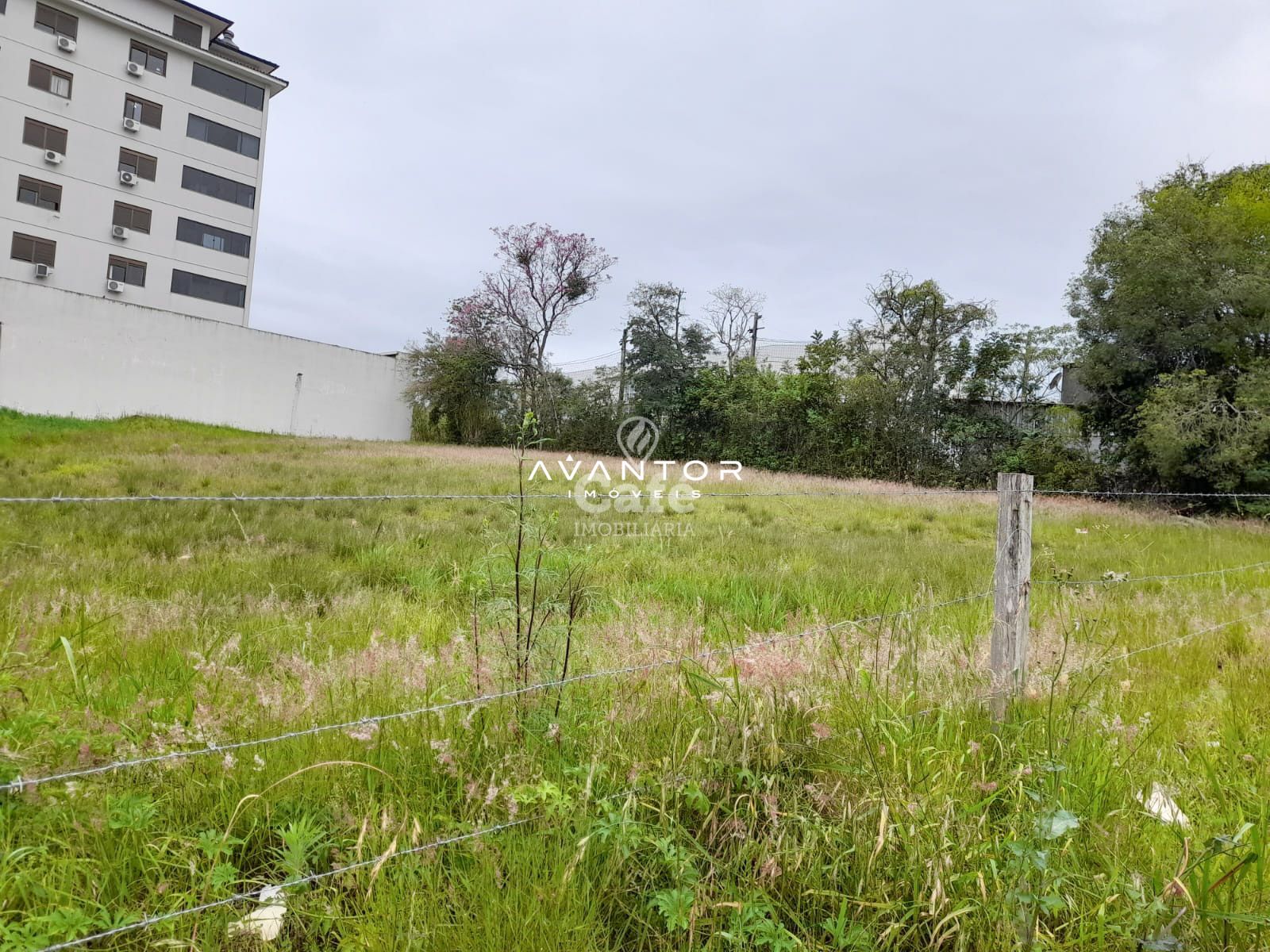 Ótima oportunidade, terreno muito bem localizado, com mais de 1400m² de área total — Terreno à venda em Nossa Senhora das Dores, Santa Maria/RS